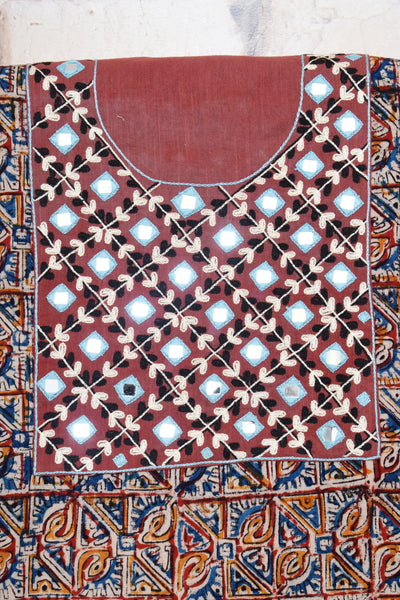 Multicolour with Dusty Rose Kalamkari Cotton Hand Embroidered Kurti Fabric – Leaf Lattice – embroidery close-up – alternate view