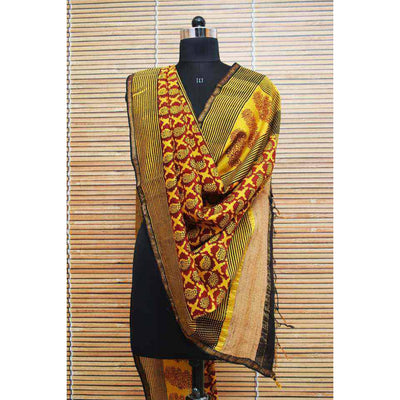 Yellow Maheshwari Silk Bagh Handblock Print Dupatta with Gicha Pallu - SSEthnics